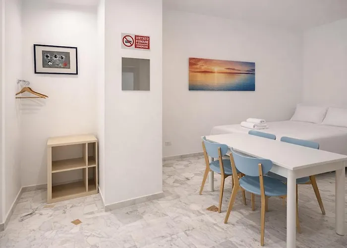 Cozy Retreat, Metro C & Free Parking *