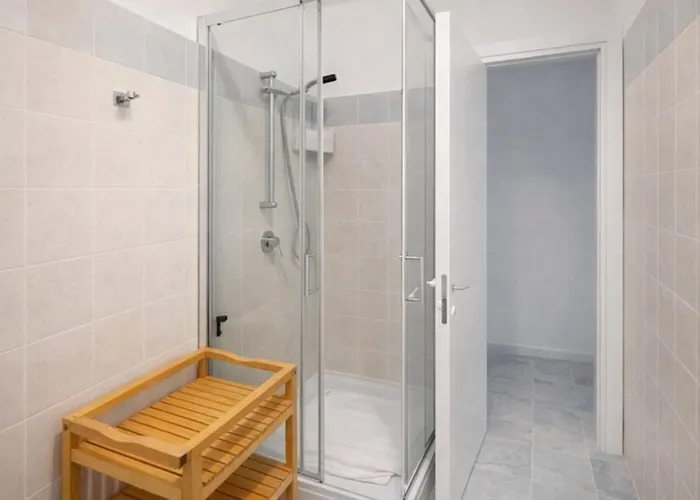 Cozy Retreat, Metro C & Free Parking Apartman
